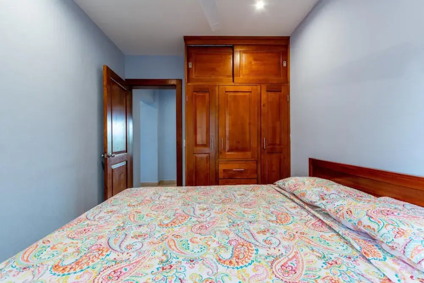 2 Bedroom Ocean-View Condo with Pool