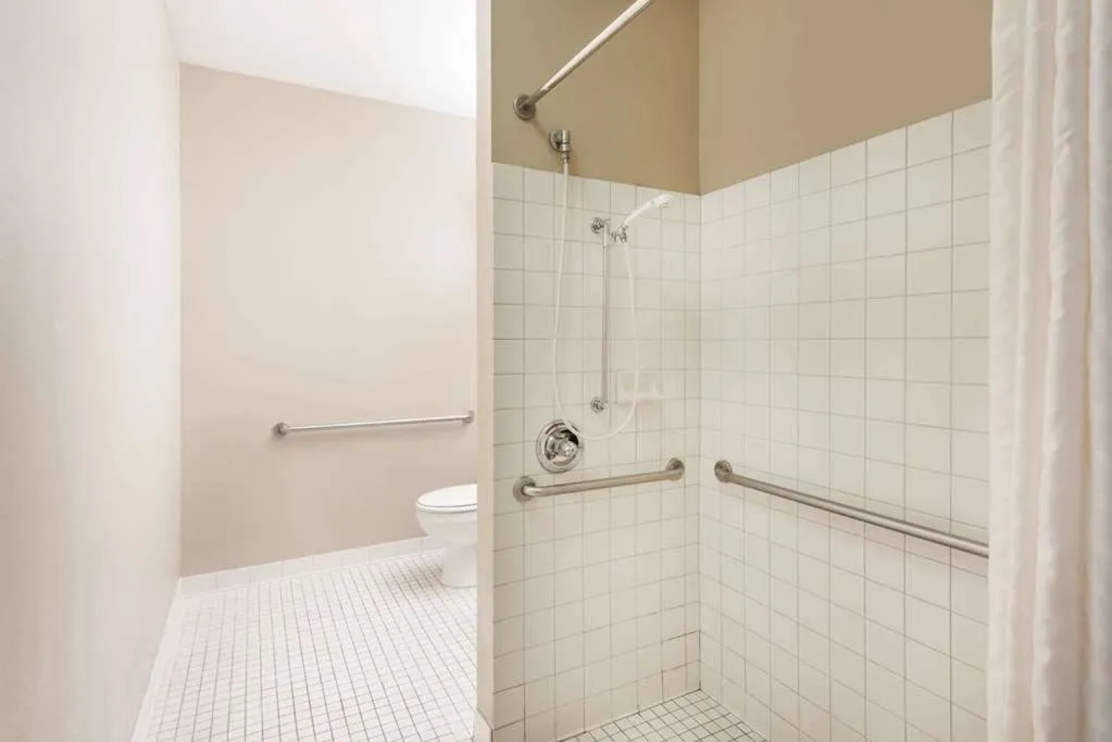 Super 8 Blue Springs