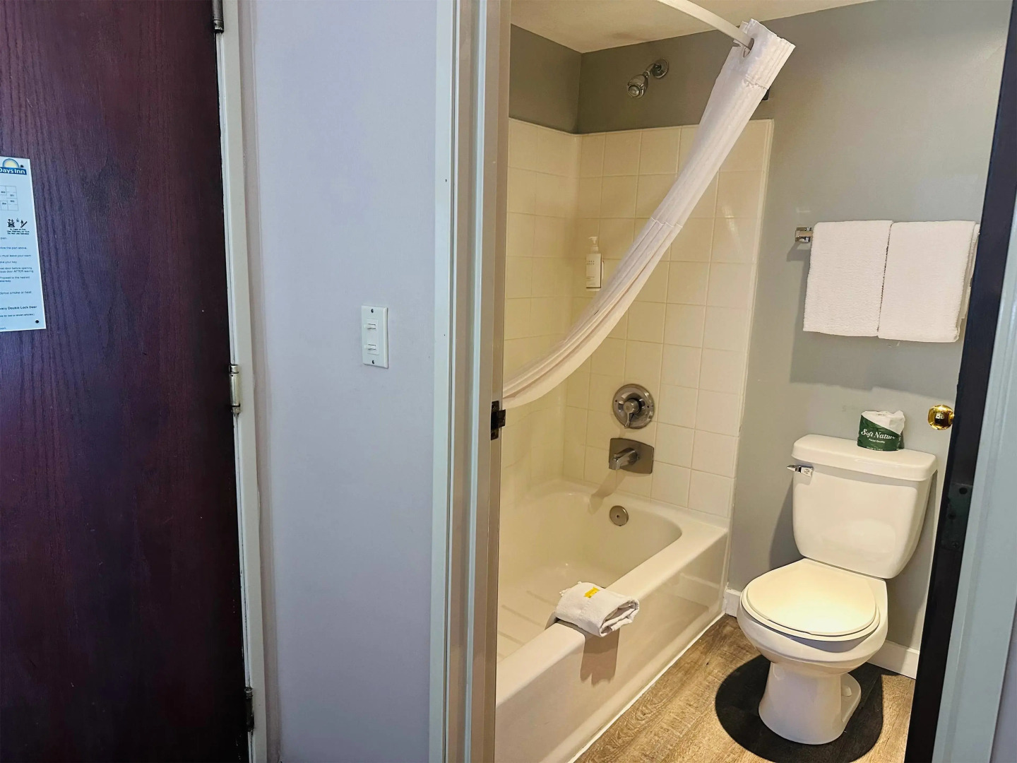 Days Inn by Wyndham Seatac Airport