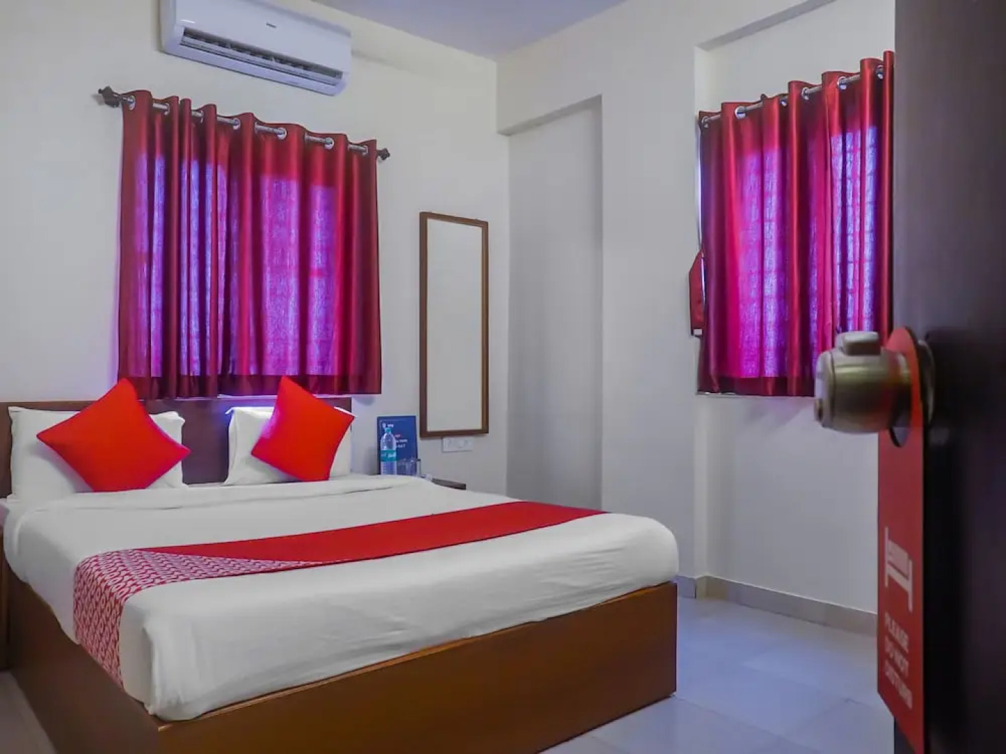 OYO 11551 Hotel Pioneer 2