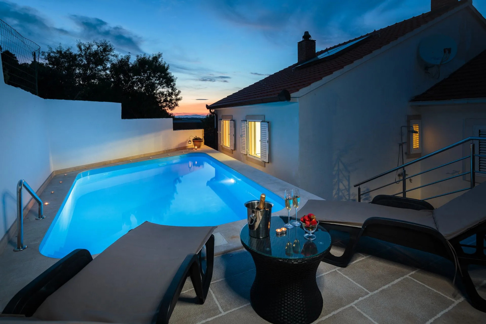 Holiday house Andre - swimming pool Nerezisca, Island Brac