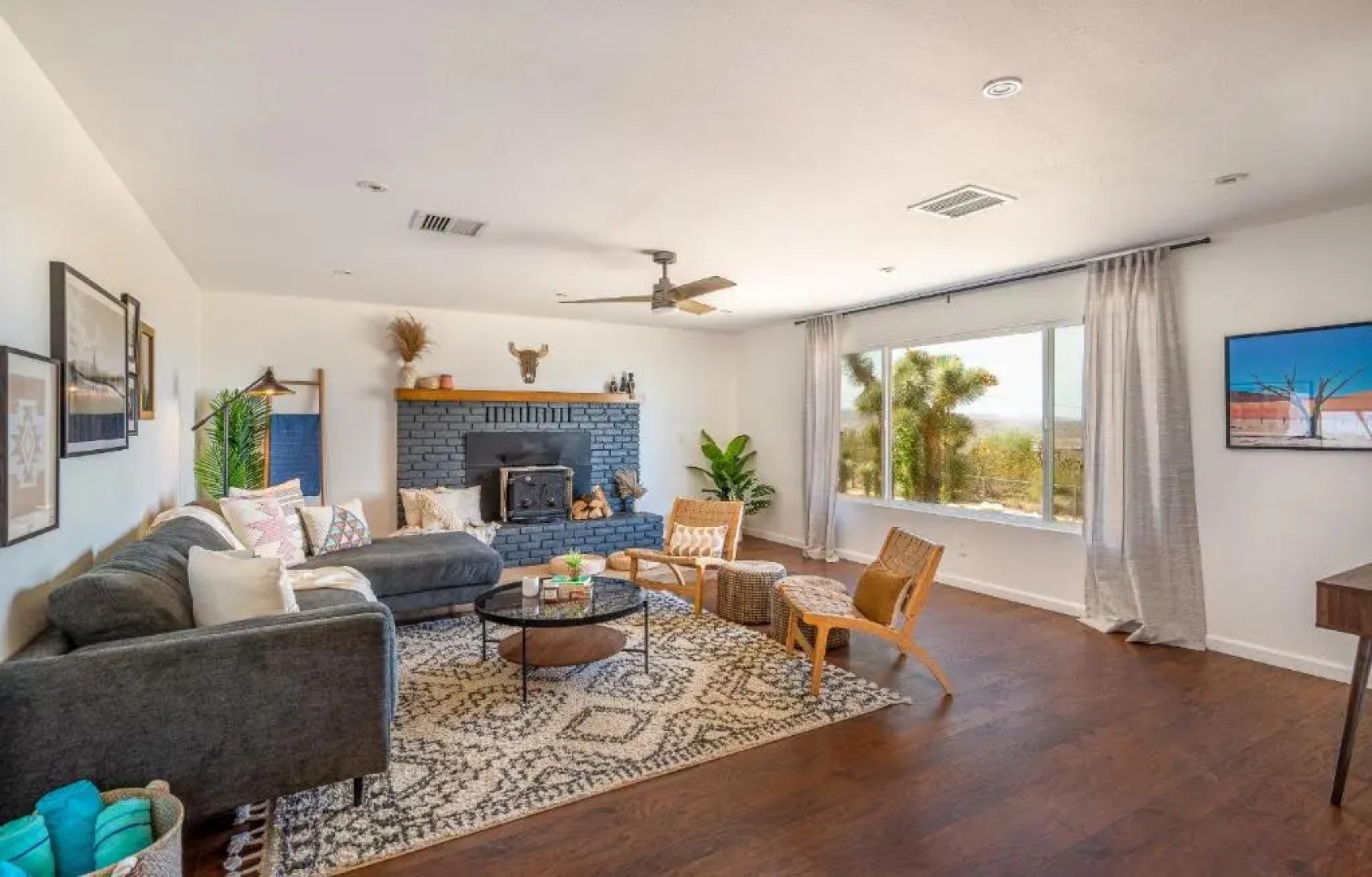 The Full Moon, Joshua Tree: Hot Tub, Sauna, Views