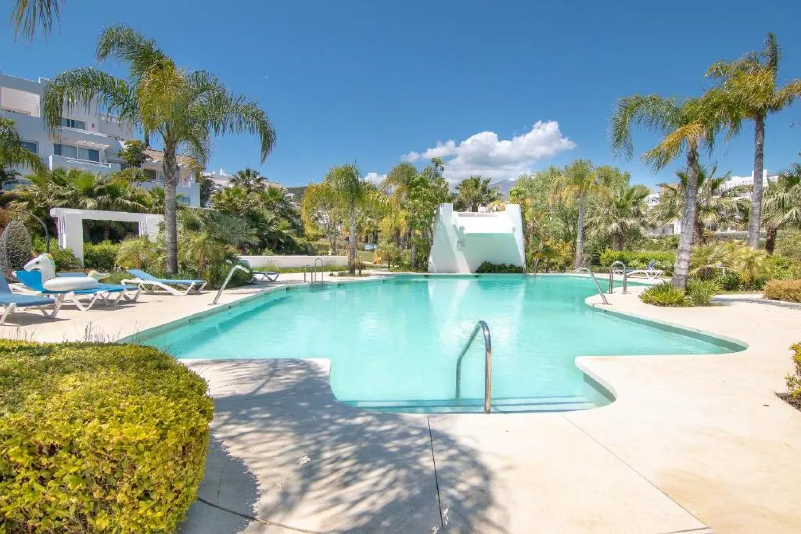 2237-Modern apt with private beach