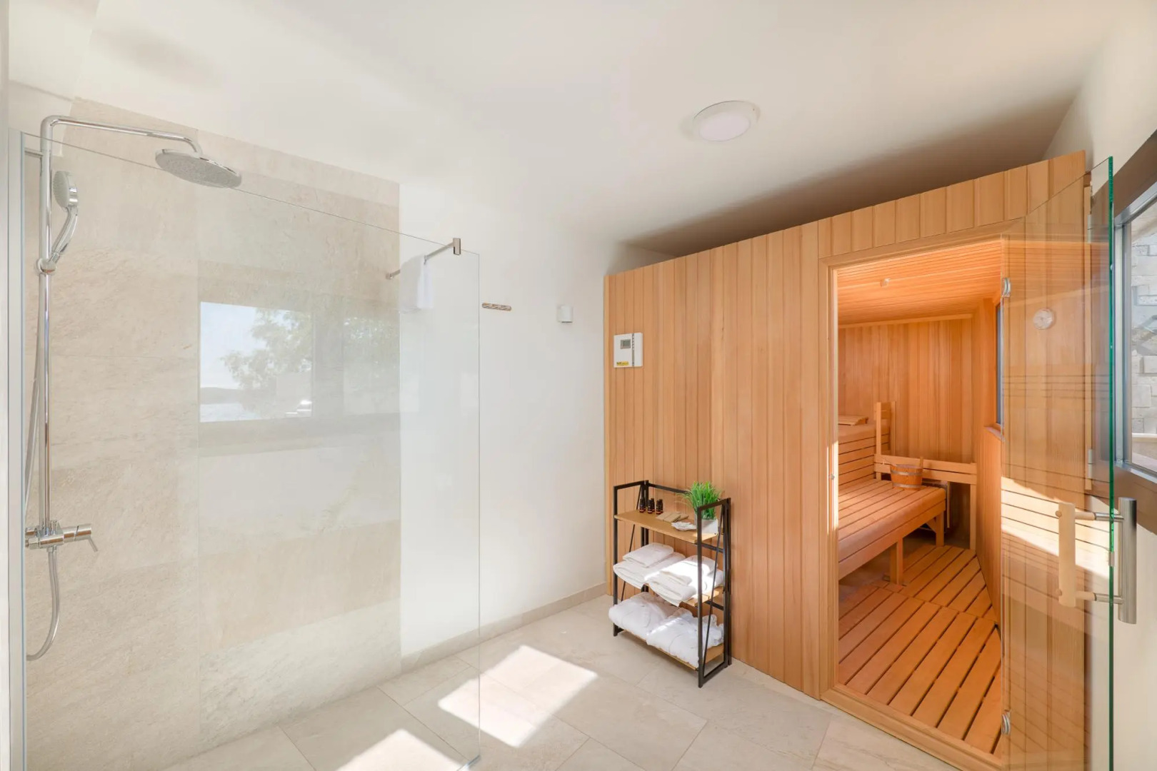 Anabel in Hvar with 4 bedrooms and 4 bathrooms