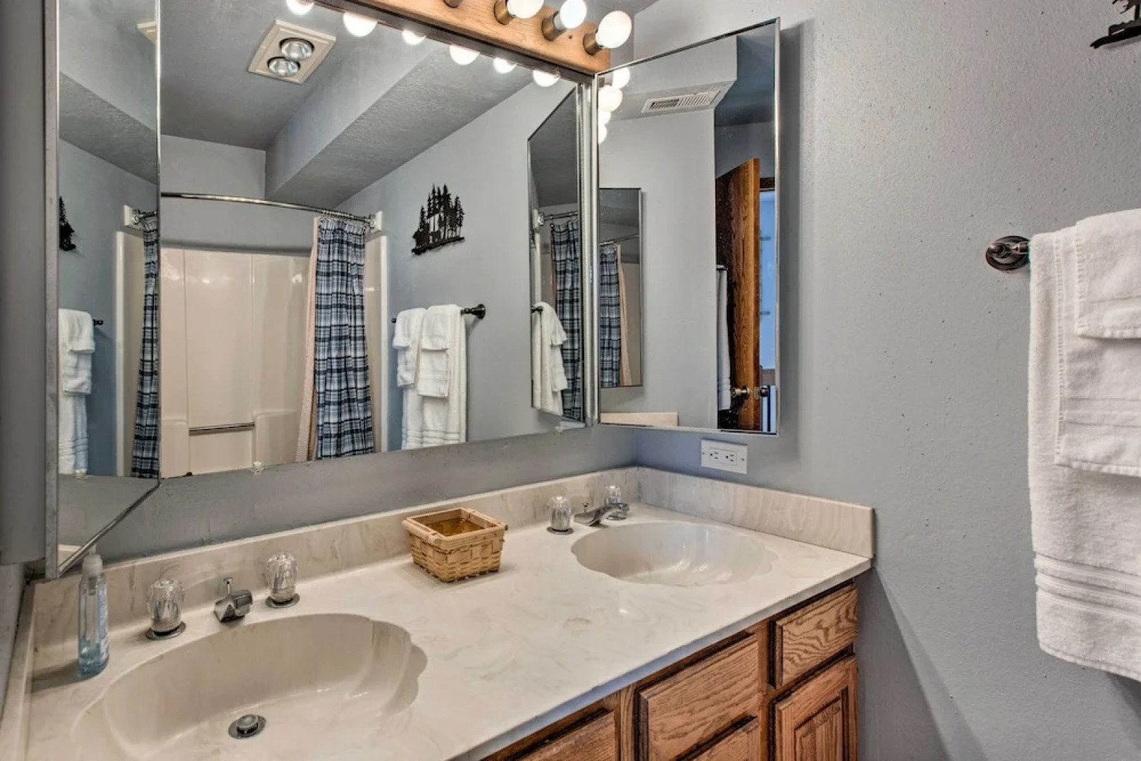 Hot Tub, Game Room: Spacious Angel Fire Retreat!