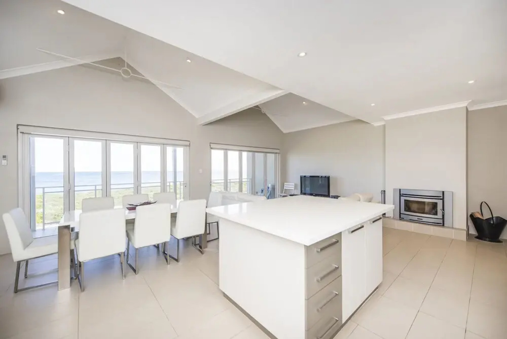 Ledge Point Village - Villa 16 - Beachfront Ocean Views