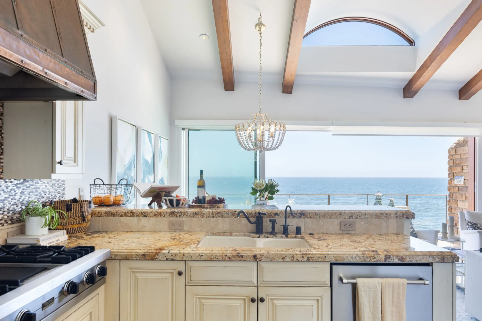 Malibu Beach House Bliss by Avantstay Beachfront + Private Beach Access