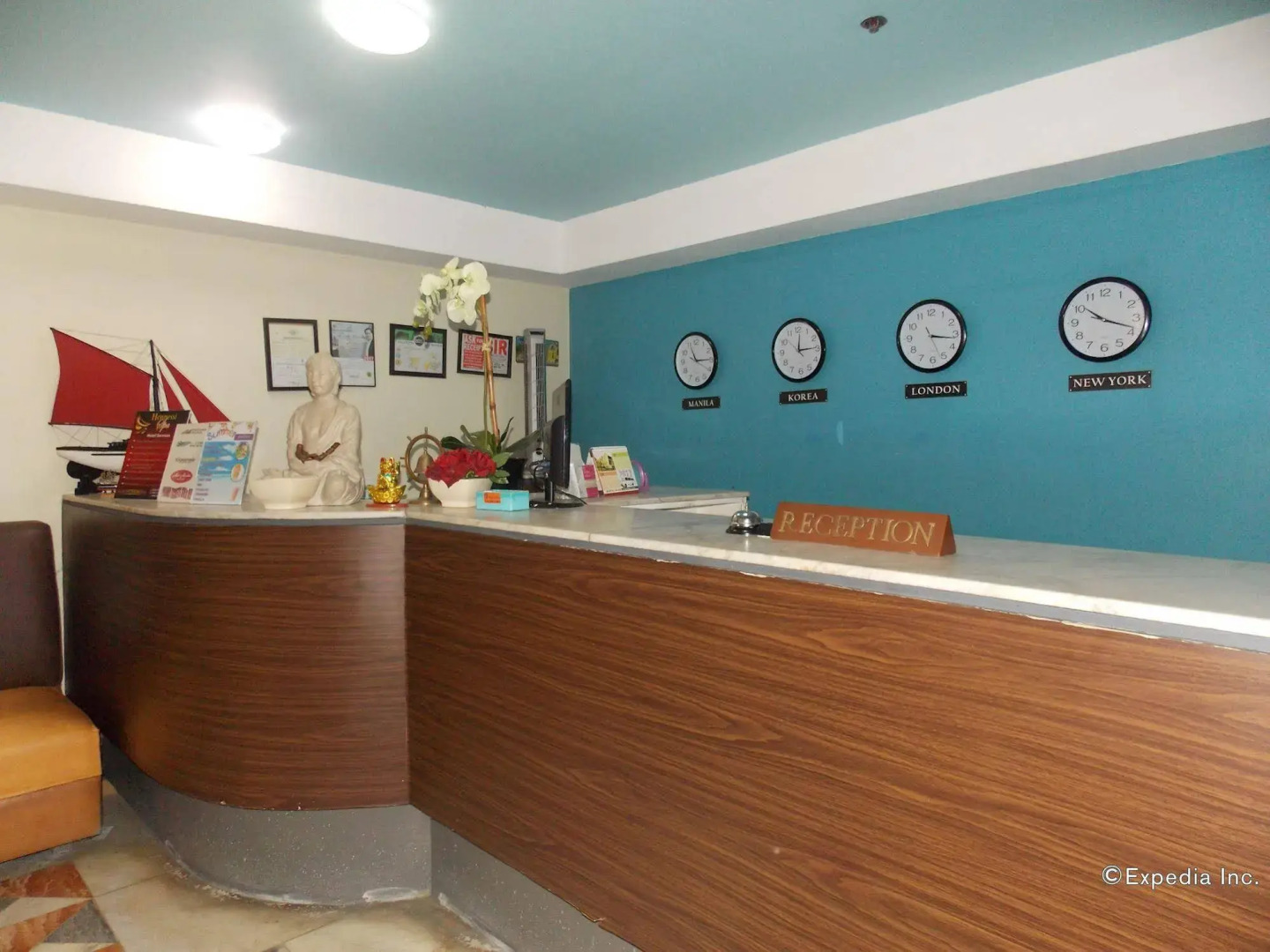 Regatta Residence Hotel