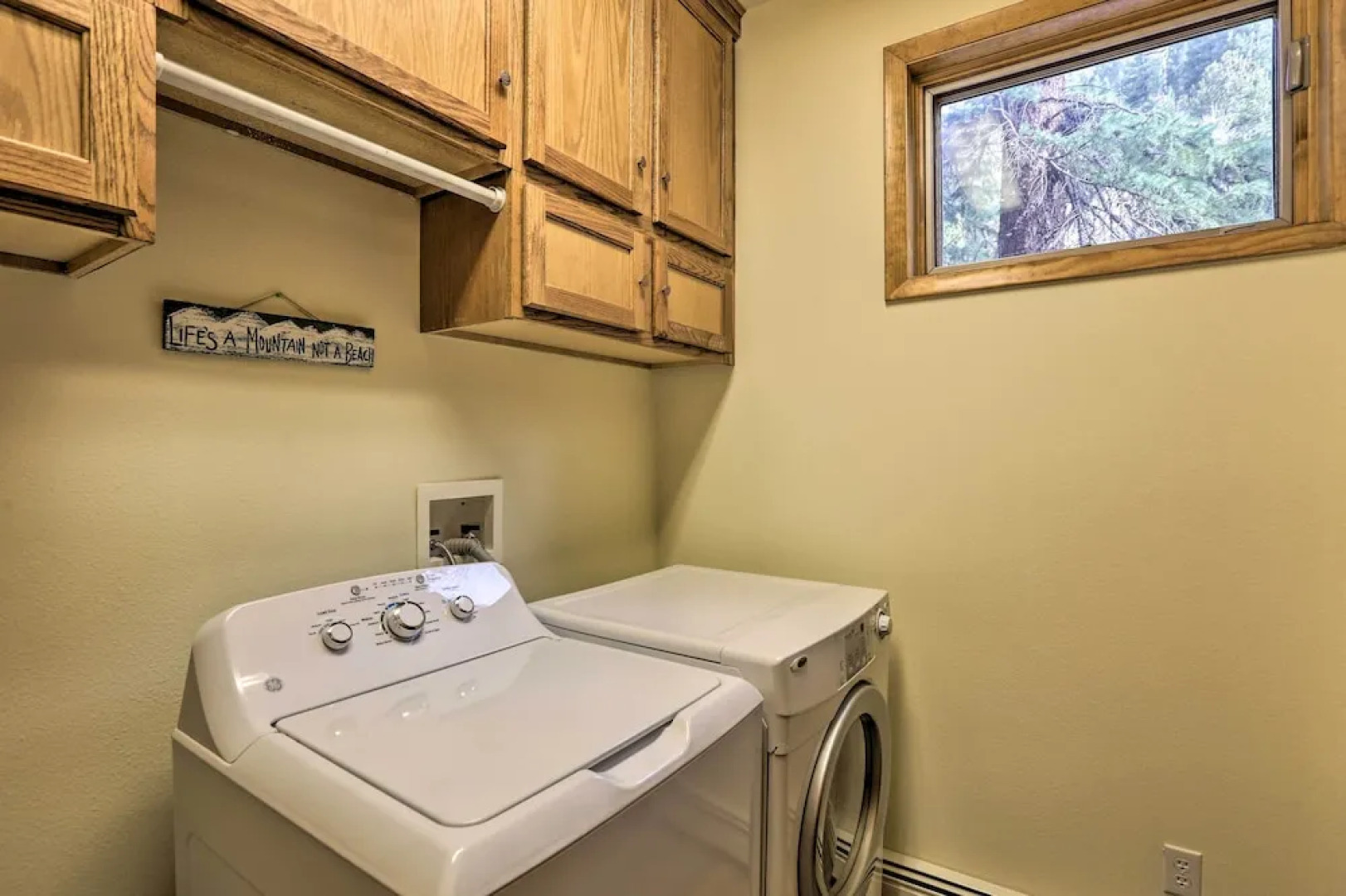 Creekside Mtn House w/ Deck: 8 Mi to Idaho Springs