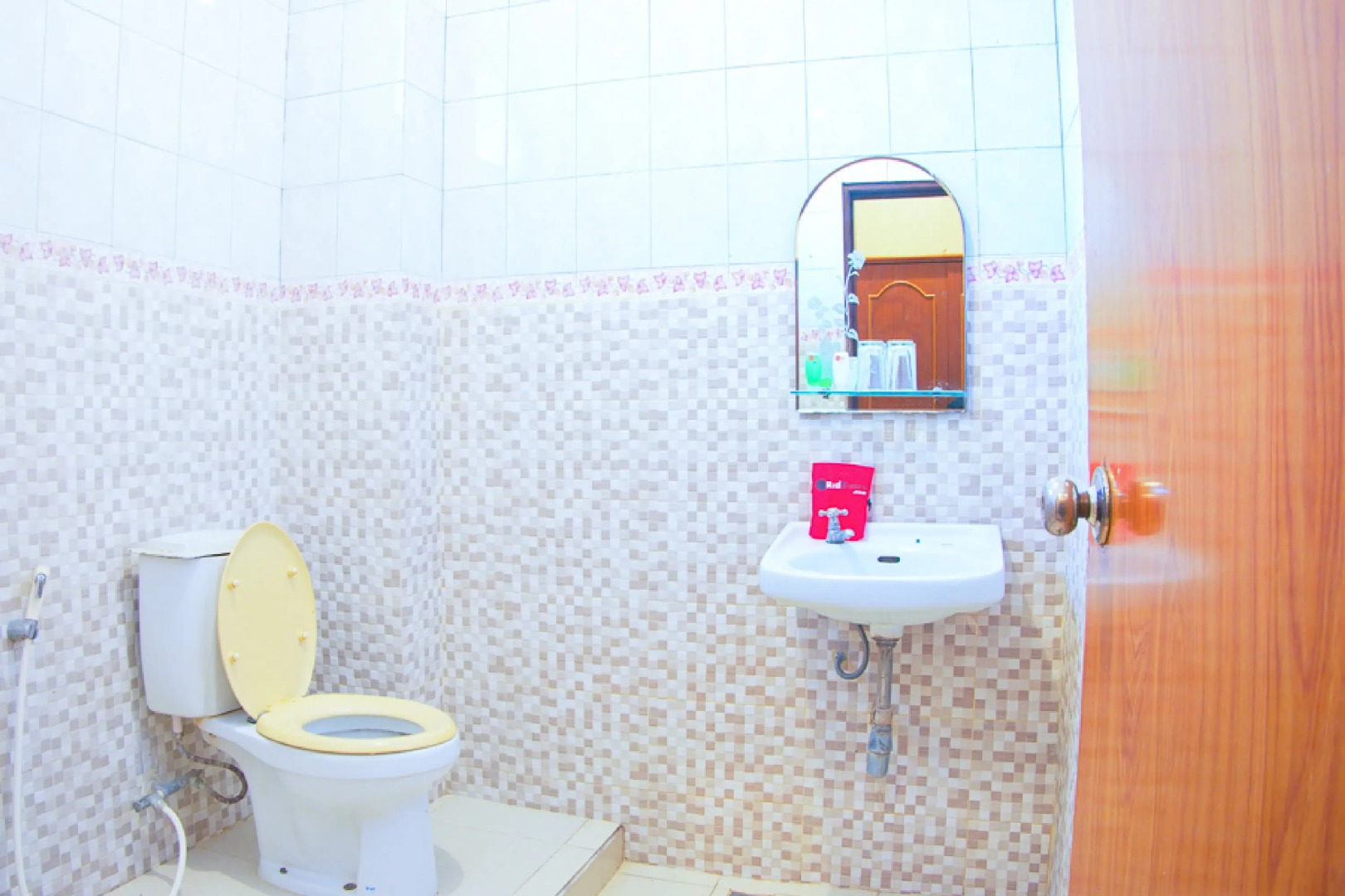 RedDoorz Plus @ Hotel Pantai Timor