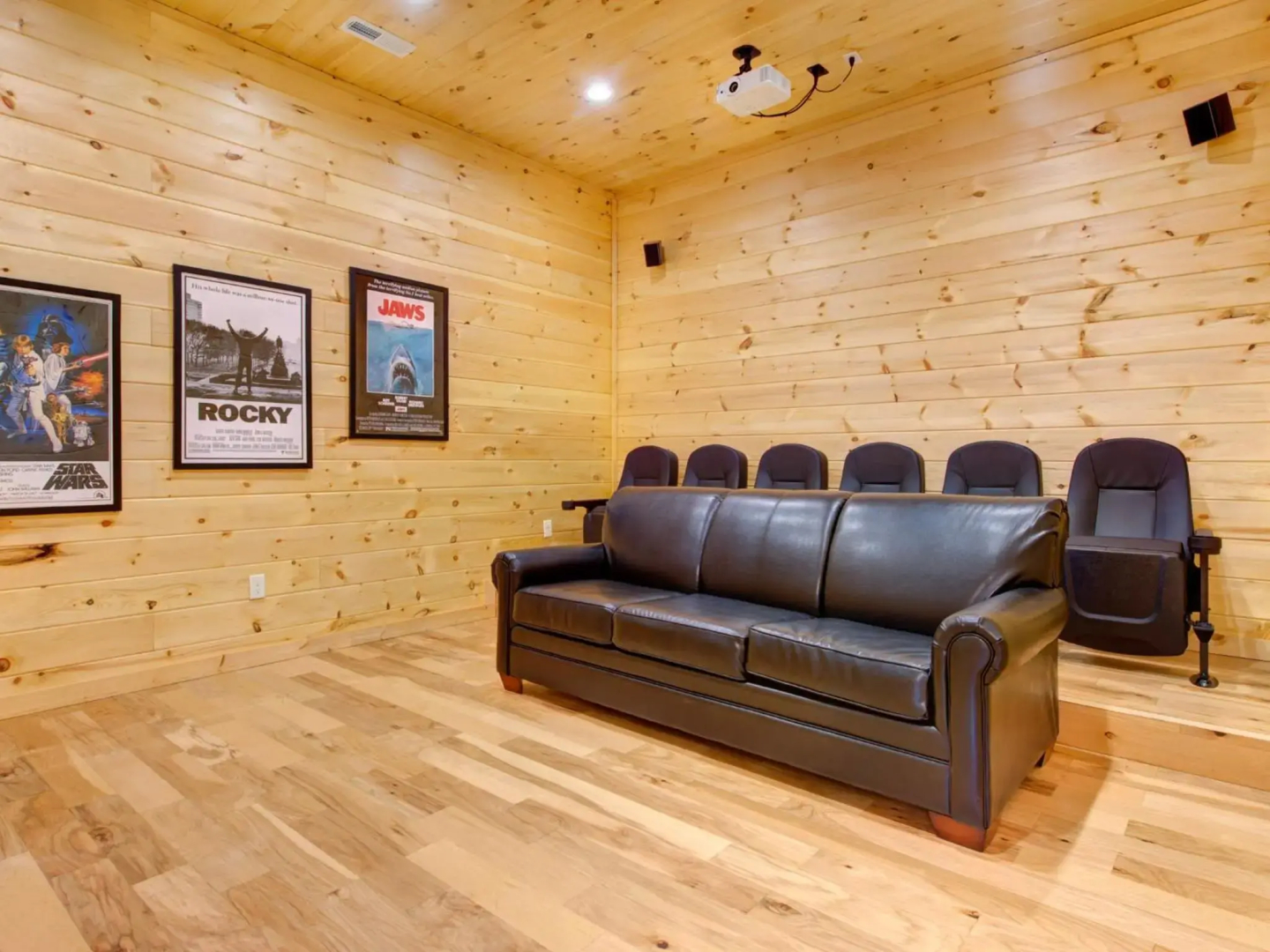Gatlinburg Escape, 5 Bedrooms, Hot Tub, Arcade, Game Room, Sleeps 16
