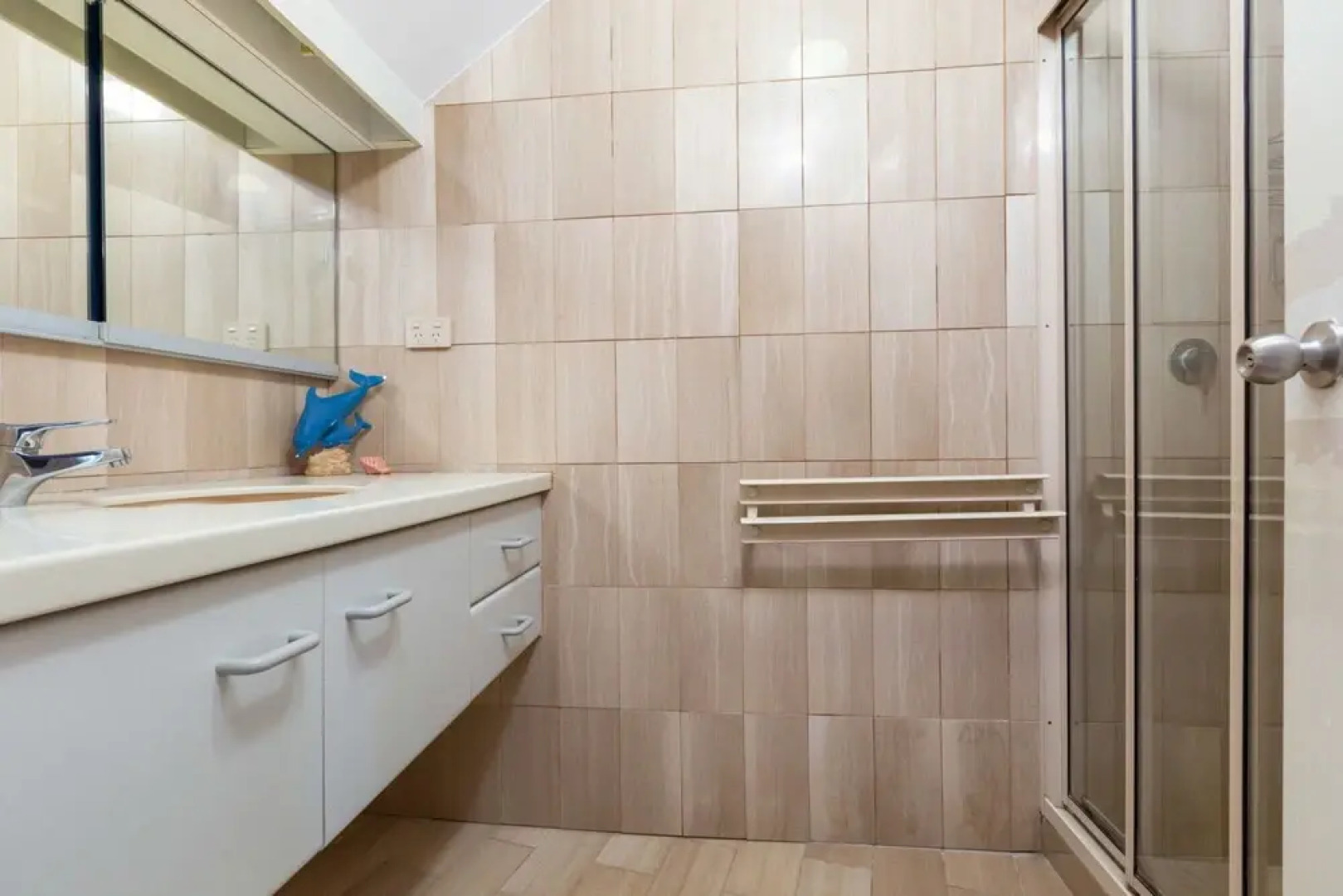 Retreat Beside The Beach - Unit Four