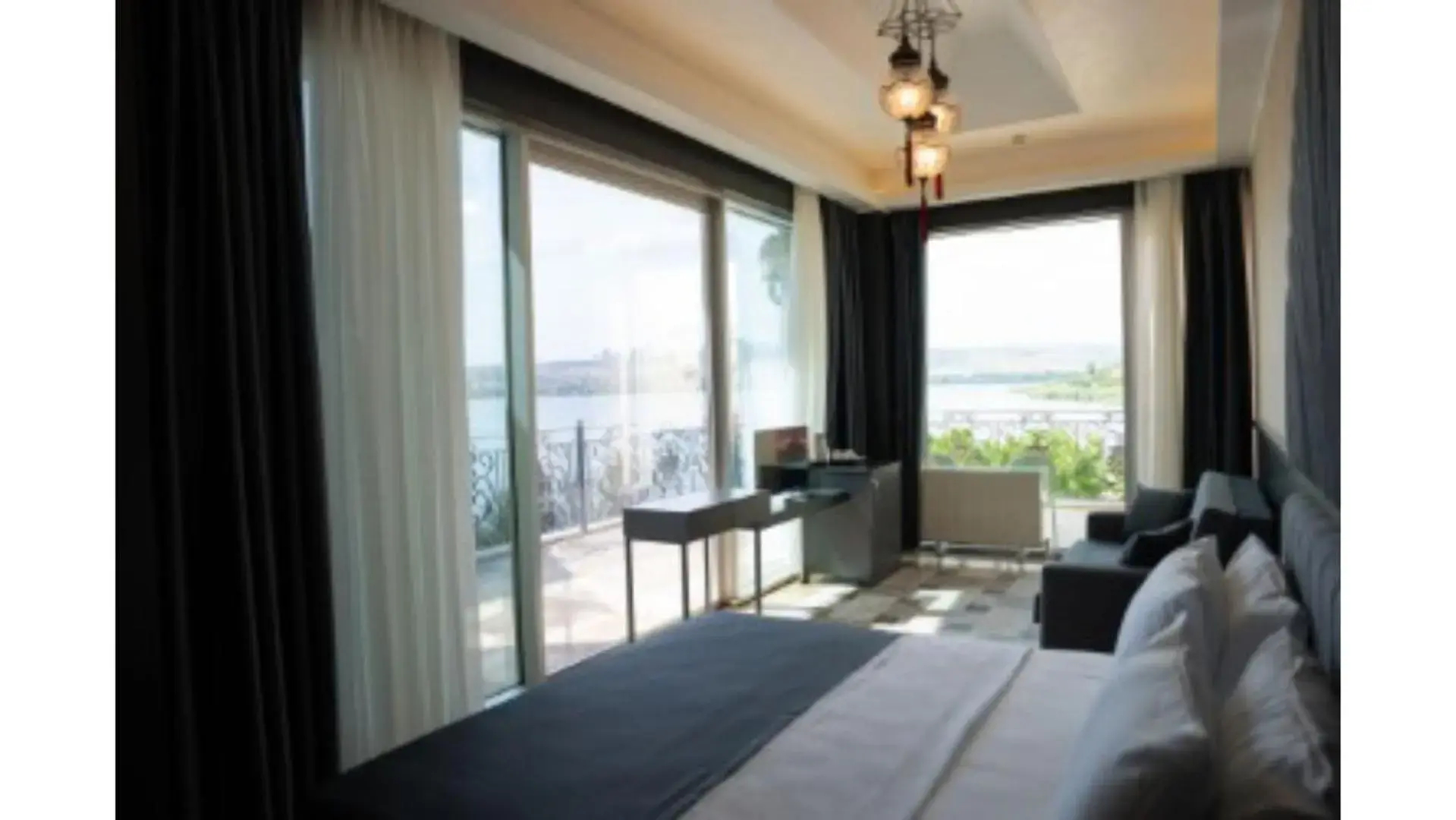 Kronos Hotel