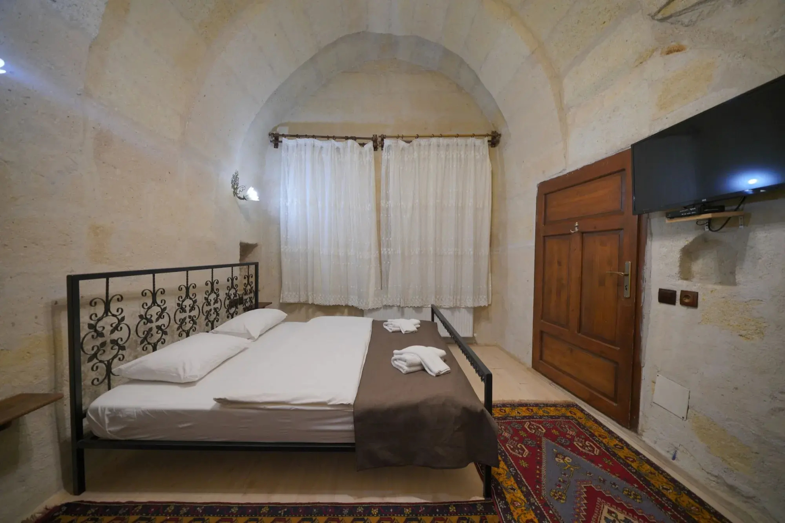 Megaron Cave Hotel