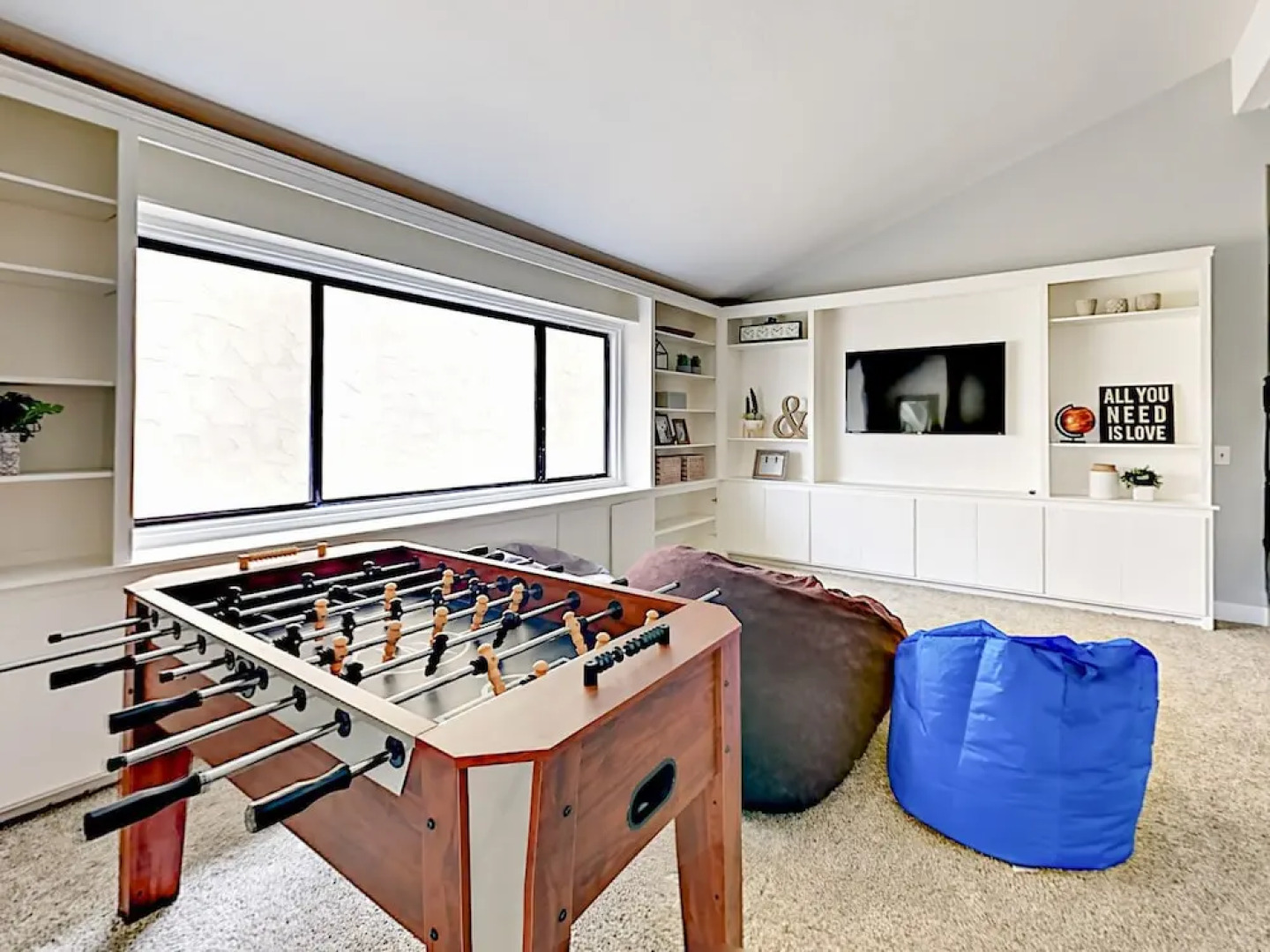 2311 Victoria Avenue Home 3 Bedrooms 2.5 Bathrooms Home