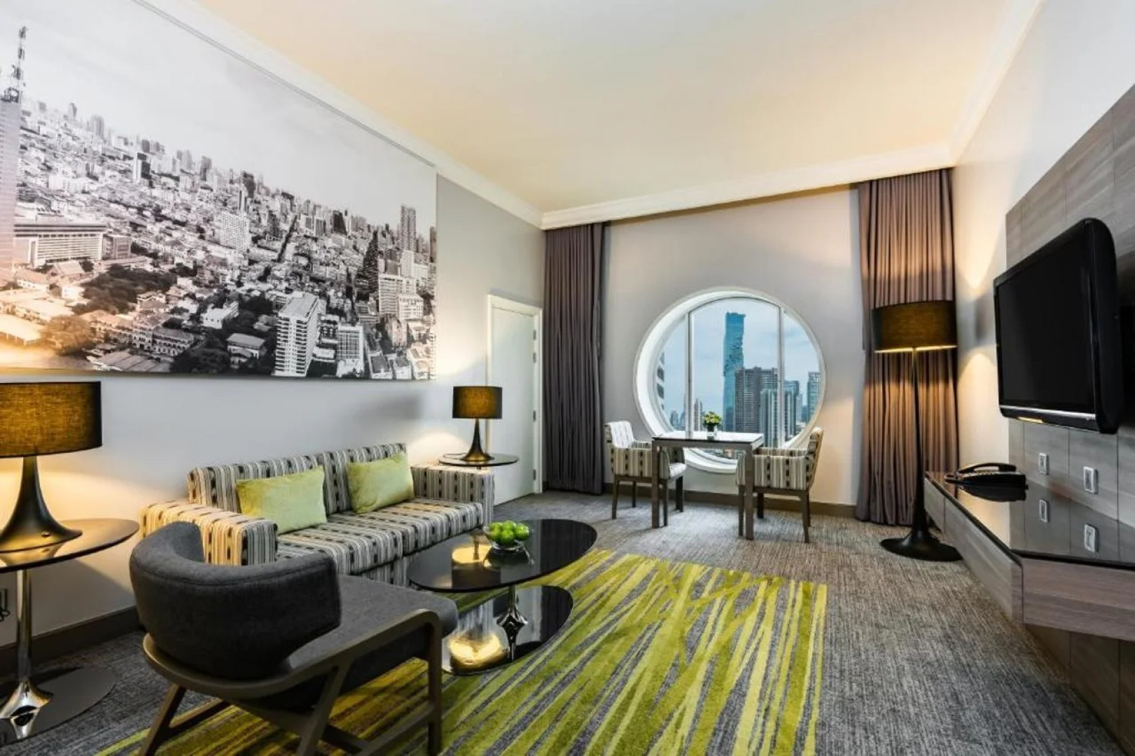 Holiday Inn Bangkok Silom by IHG