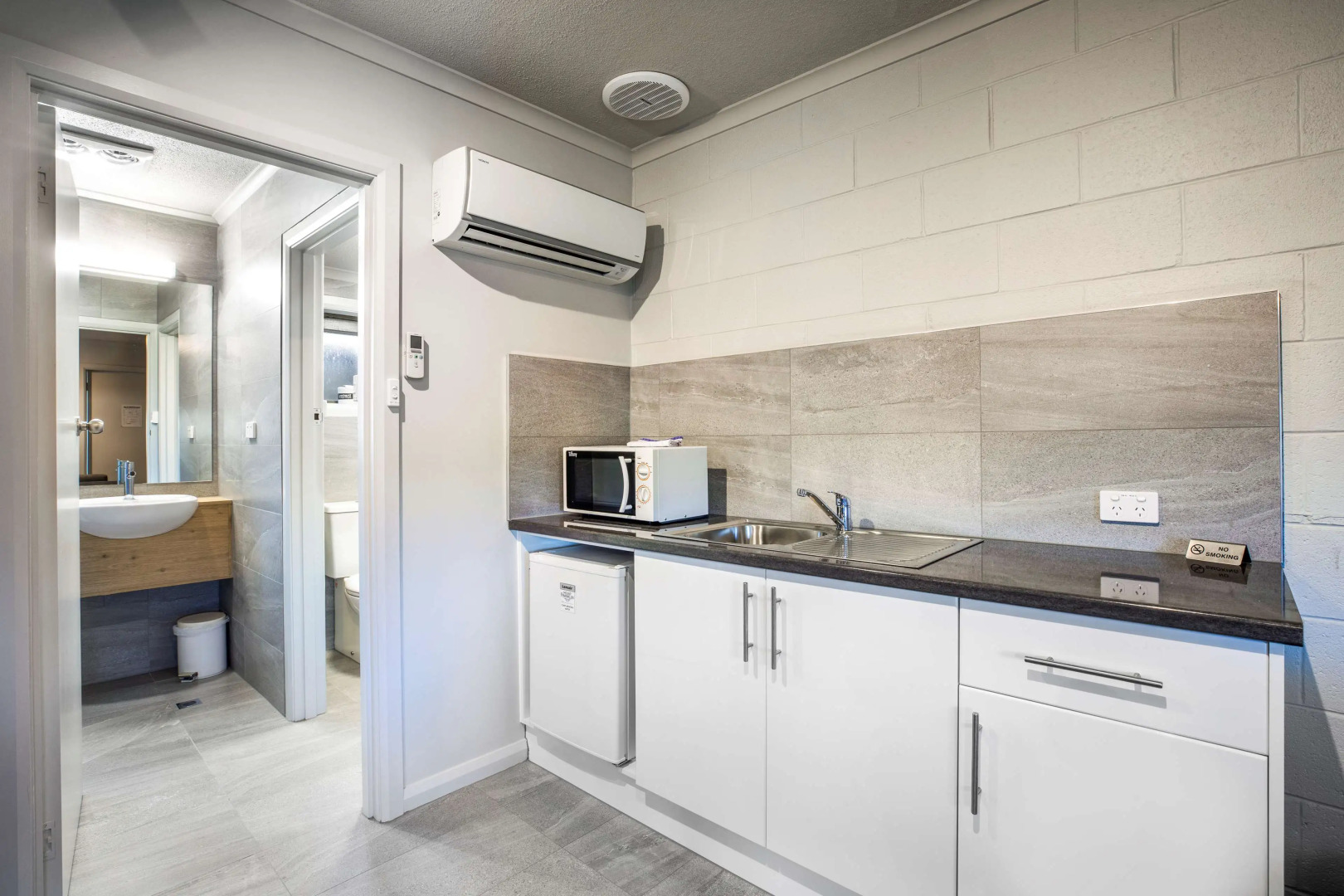 Nightcap at Riverside Hotel