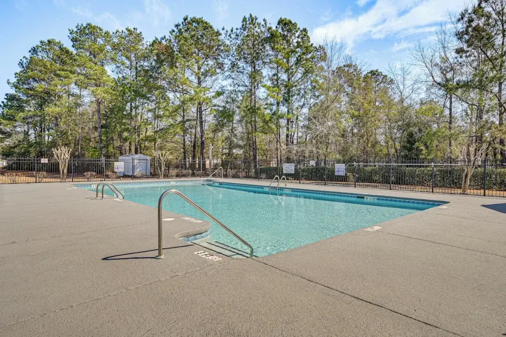 Murrells Inlet Condo w/ Pool Access, Near Beach!