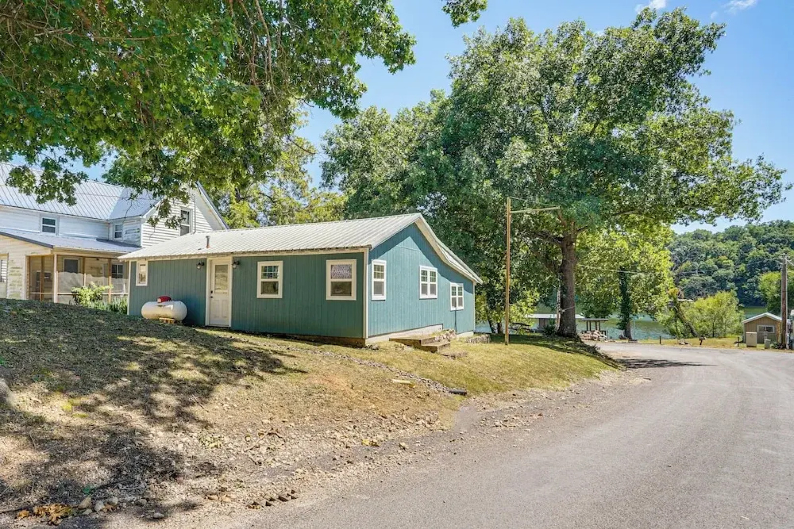 Steps to Water: Lake of the Ozarks Getaway