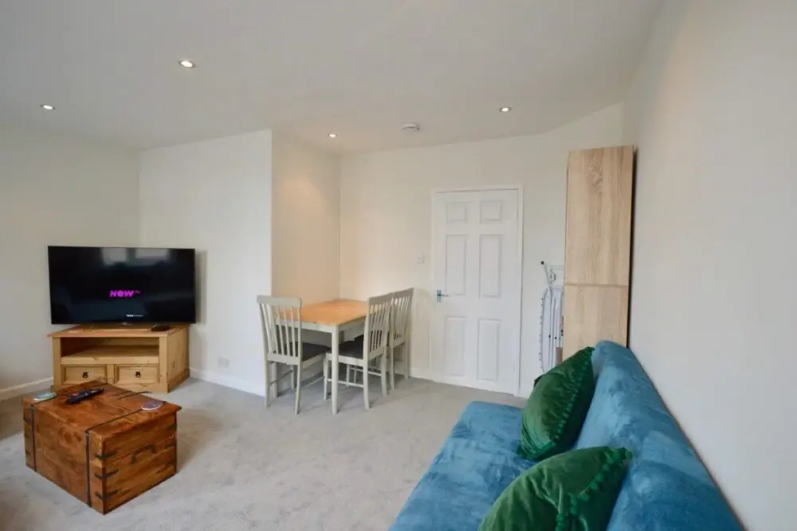 Lovely Modern Flat with Parking Near Airbus, Uwe, MOD