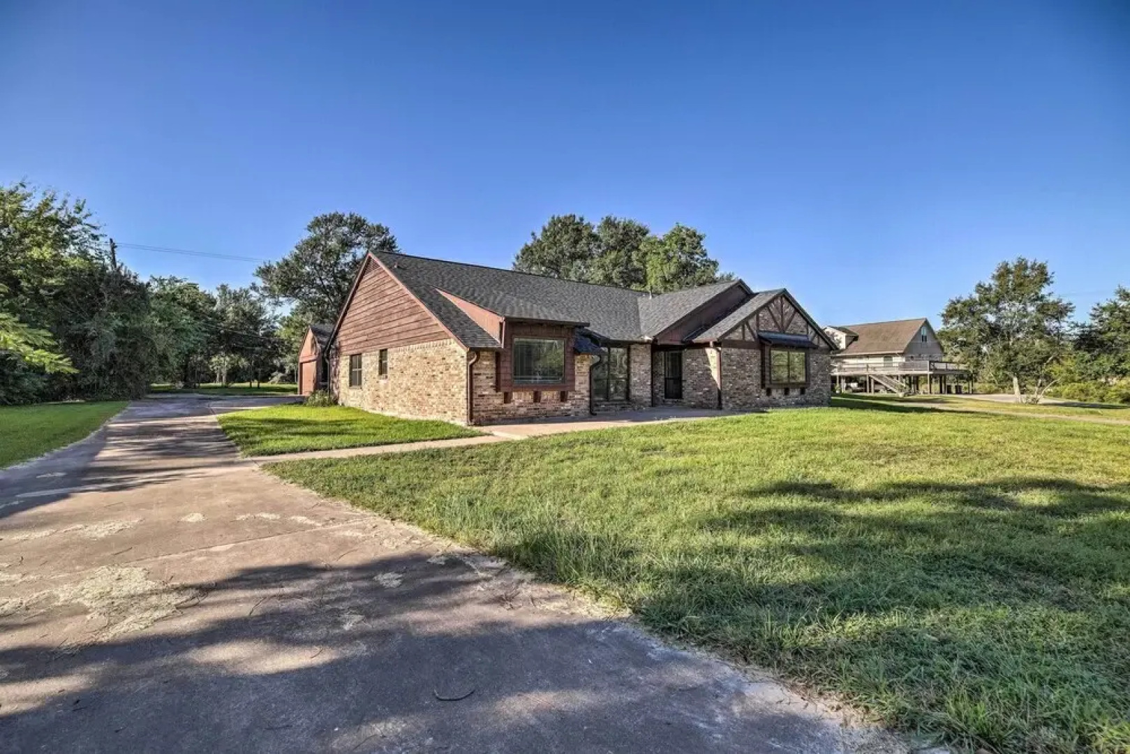 Spacious Seabrook Home w/ Patio: 1 Mi to Beach!