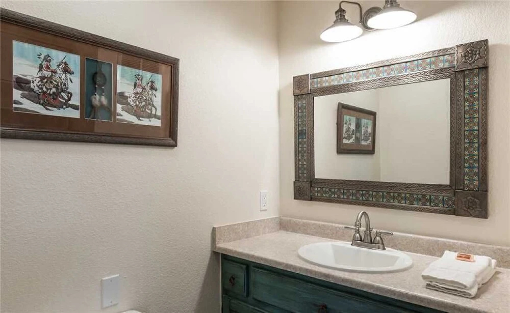 Gray Wolf Lodge - Four Bedroom Cabin with Hot Tub