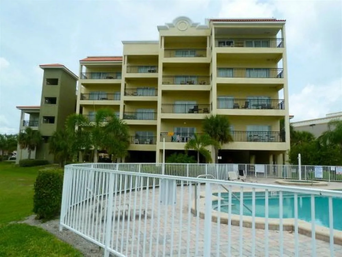 Palms of Treasure Island