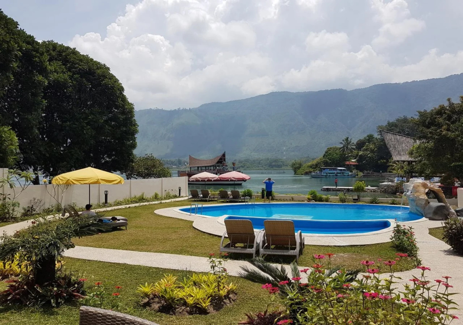 Zoe's Paradise Waterfront Hotel