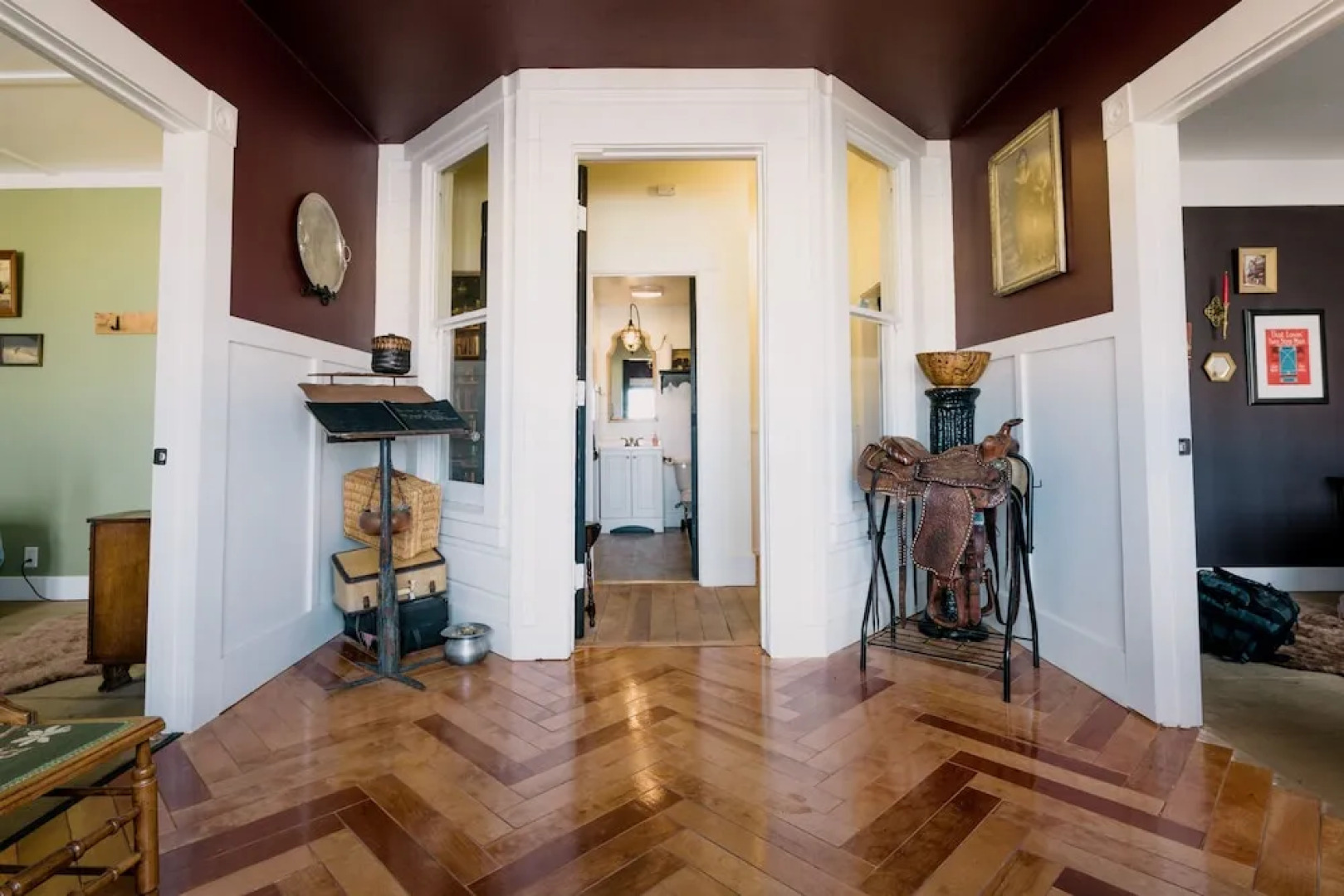 The Gilded Drifter Inn