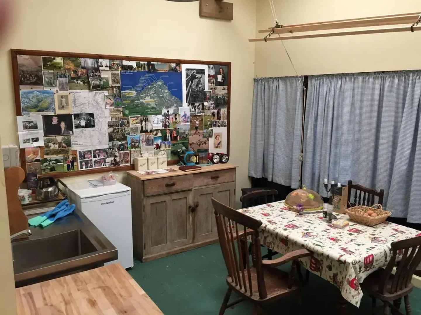 Mollies Hut And Mauds Hut