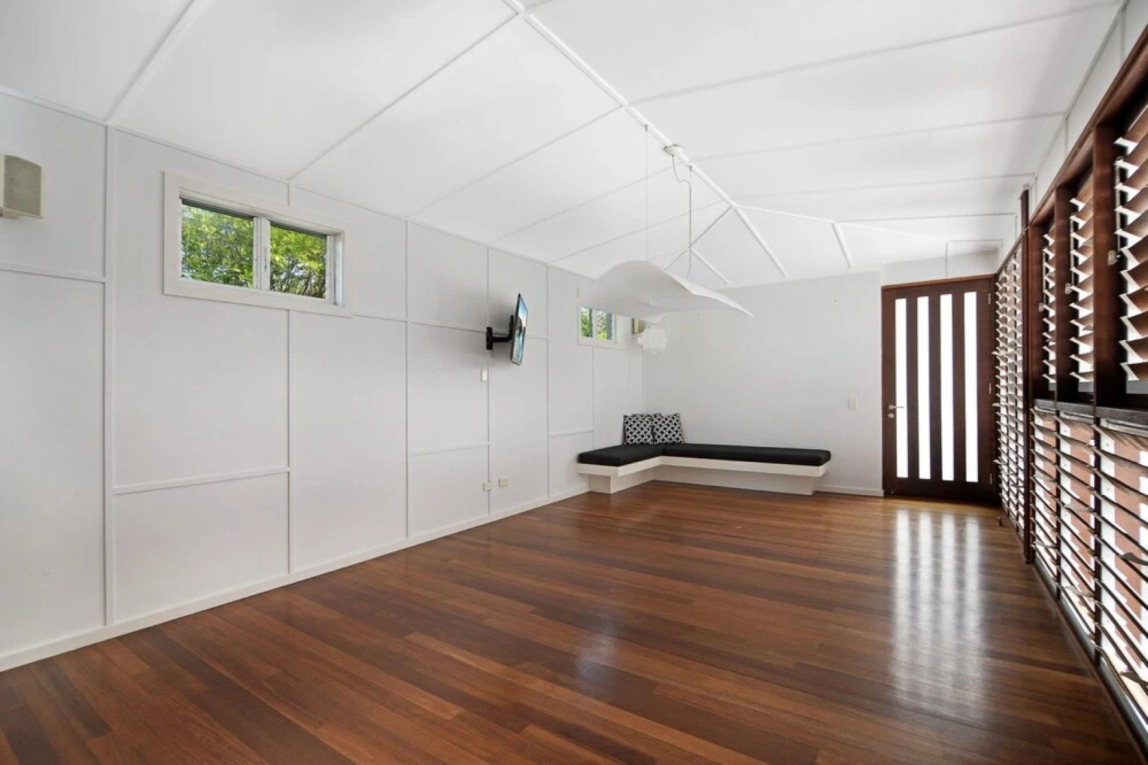 Sea Splash 75 Lorikeet Drive