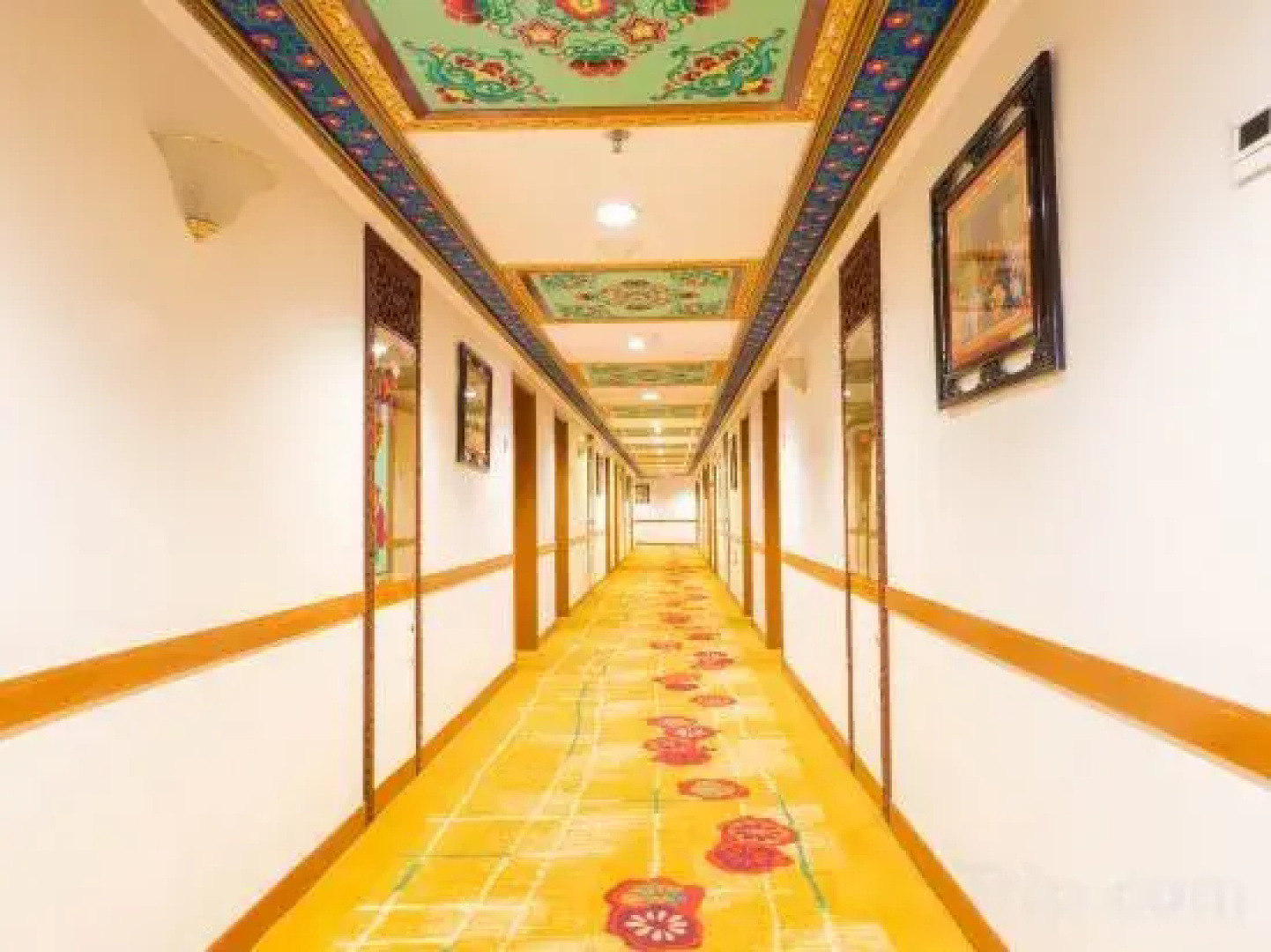 Chuxiong WeishengXiongbao Hotel