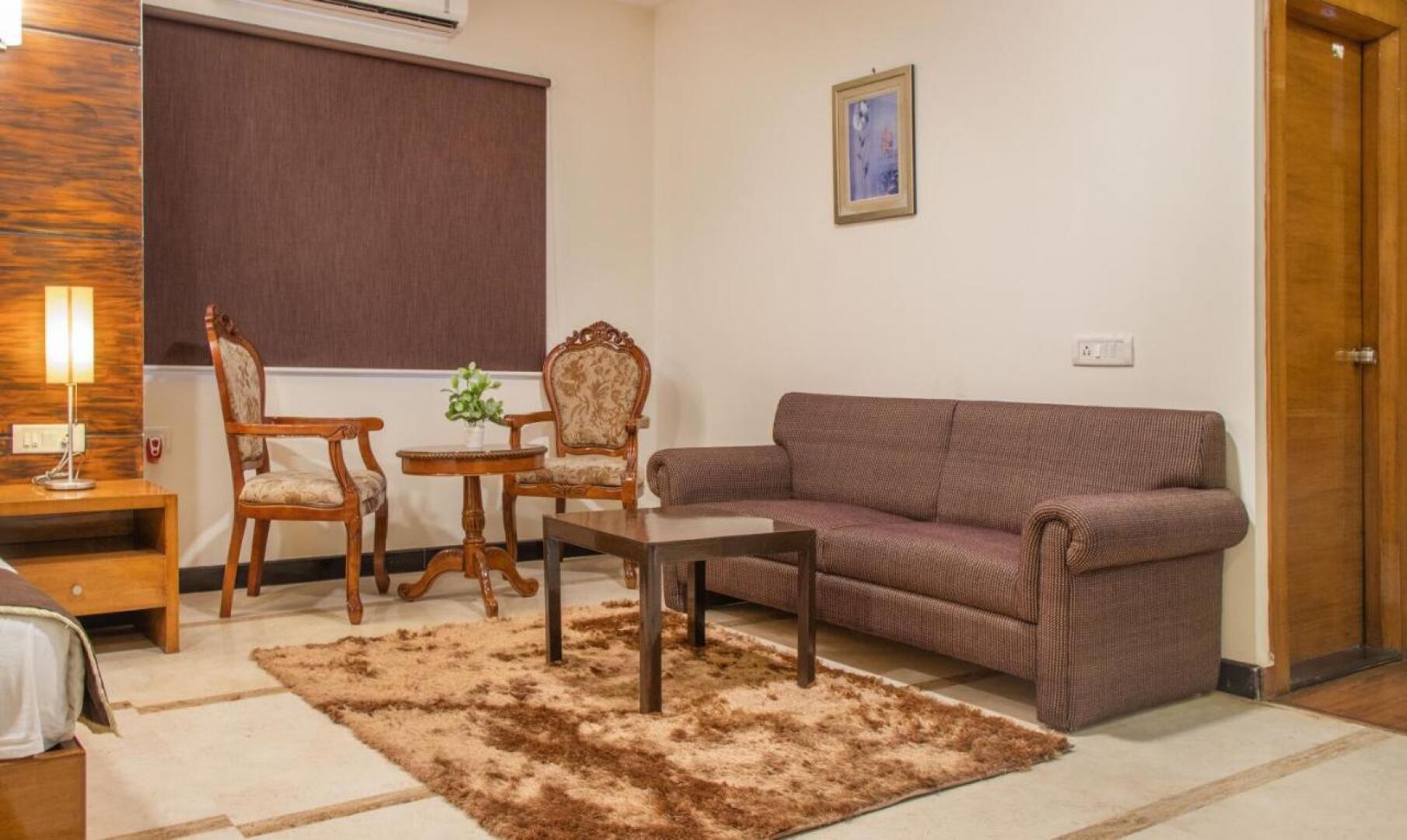 Omatra Hotel Infantry Road