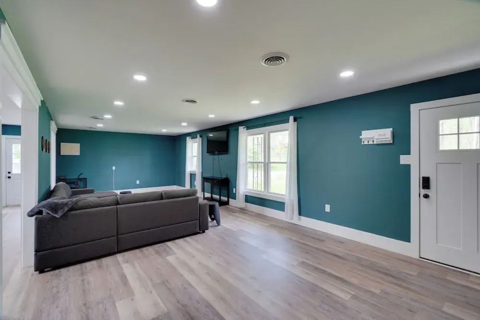 Walk to Stores: Home in Historic Shepherdstown!