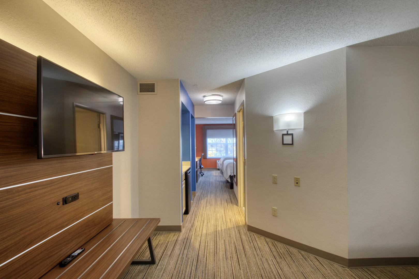 Holiday Inn Express Hotel & Suites Oshkosh by IHG