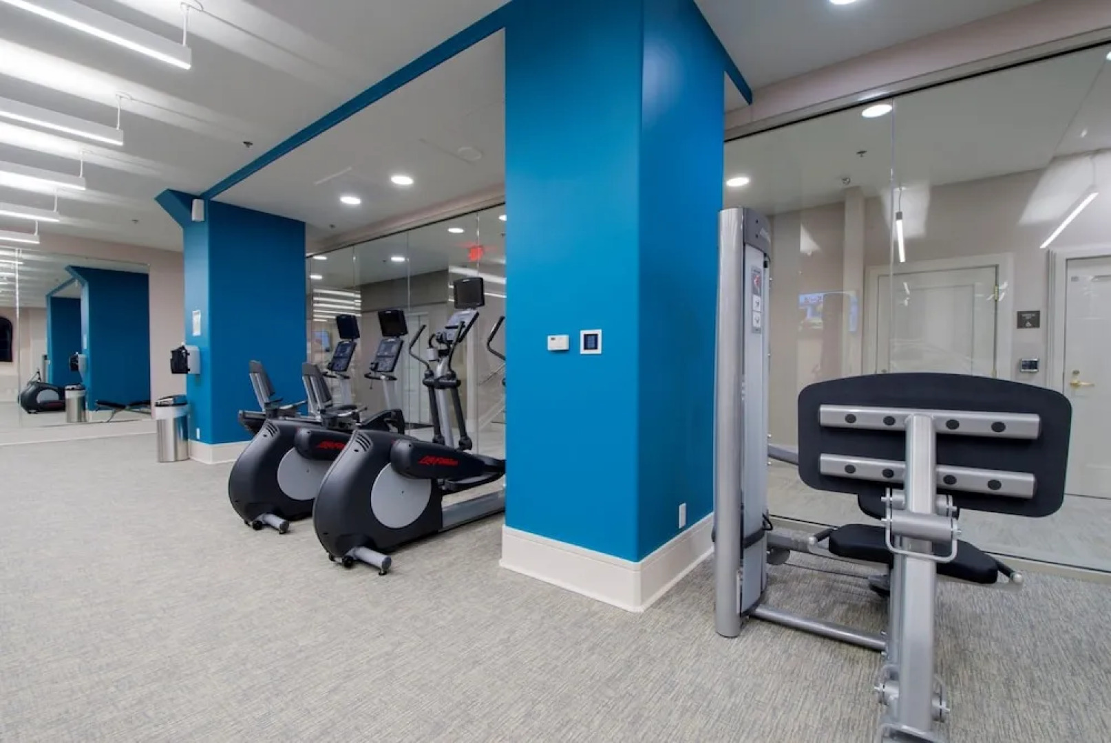 Global Luxury Suites at Light Street