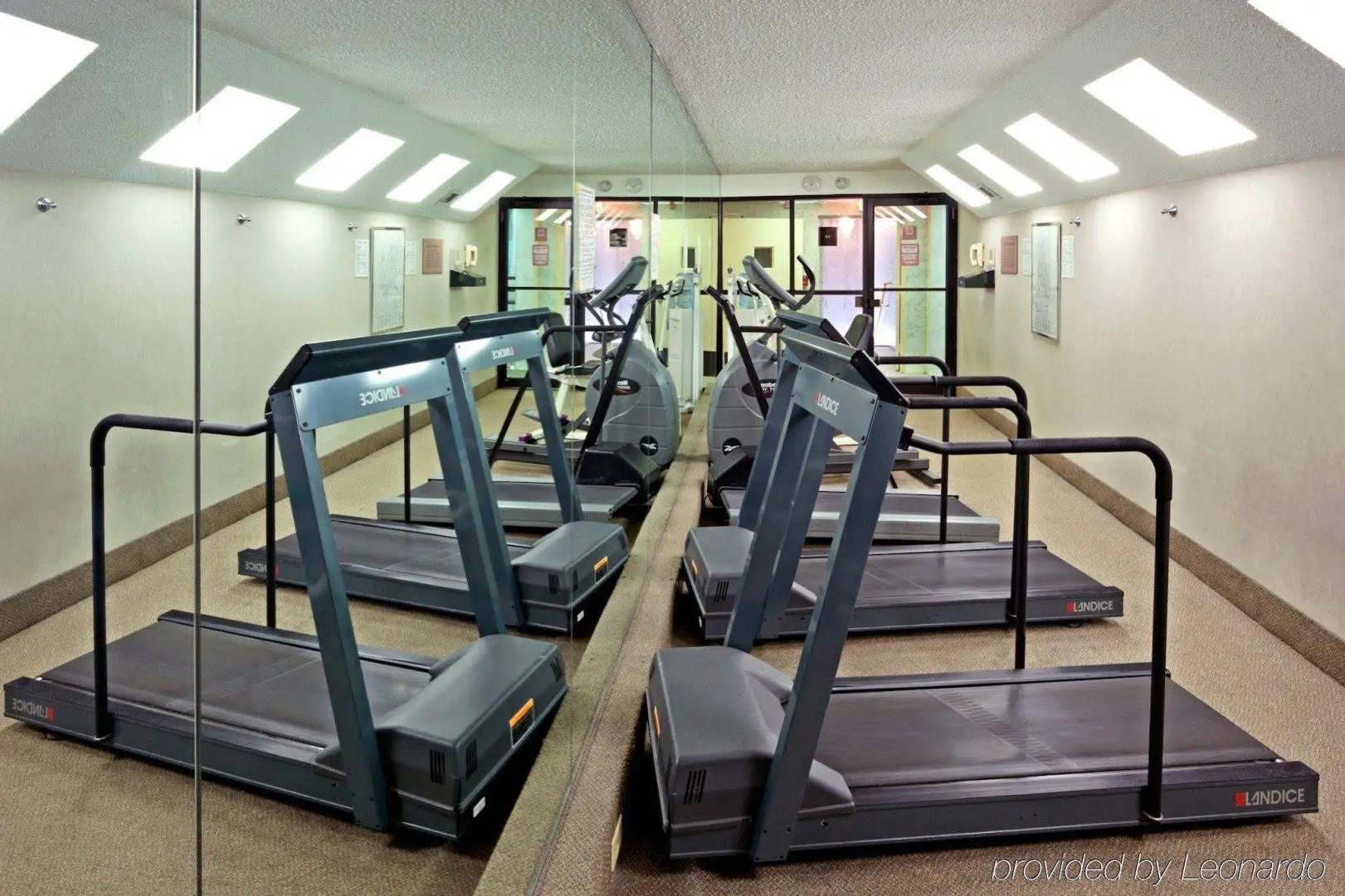 Red Roof PLUS+ Newark Liberty Airport - Carteret