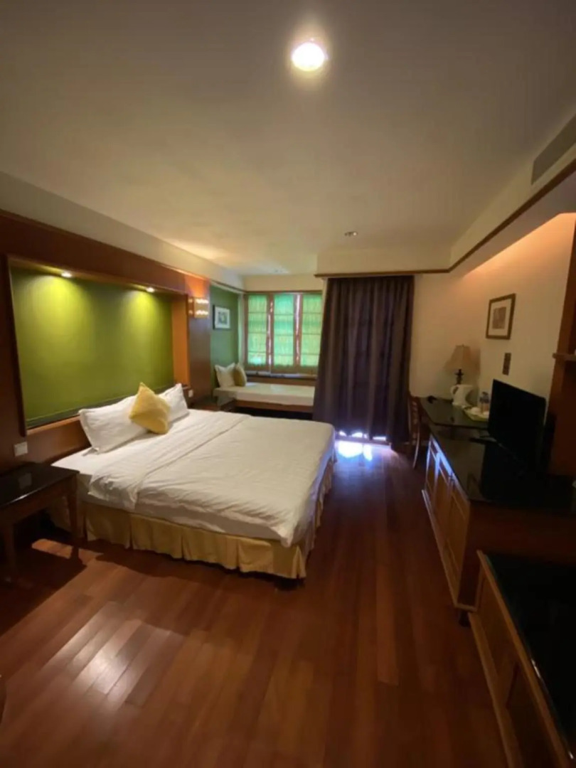 CMK and Private Water Chalet