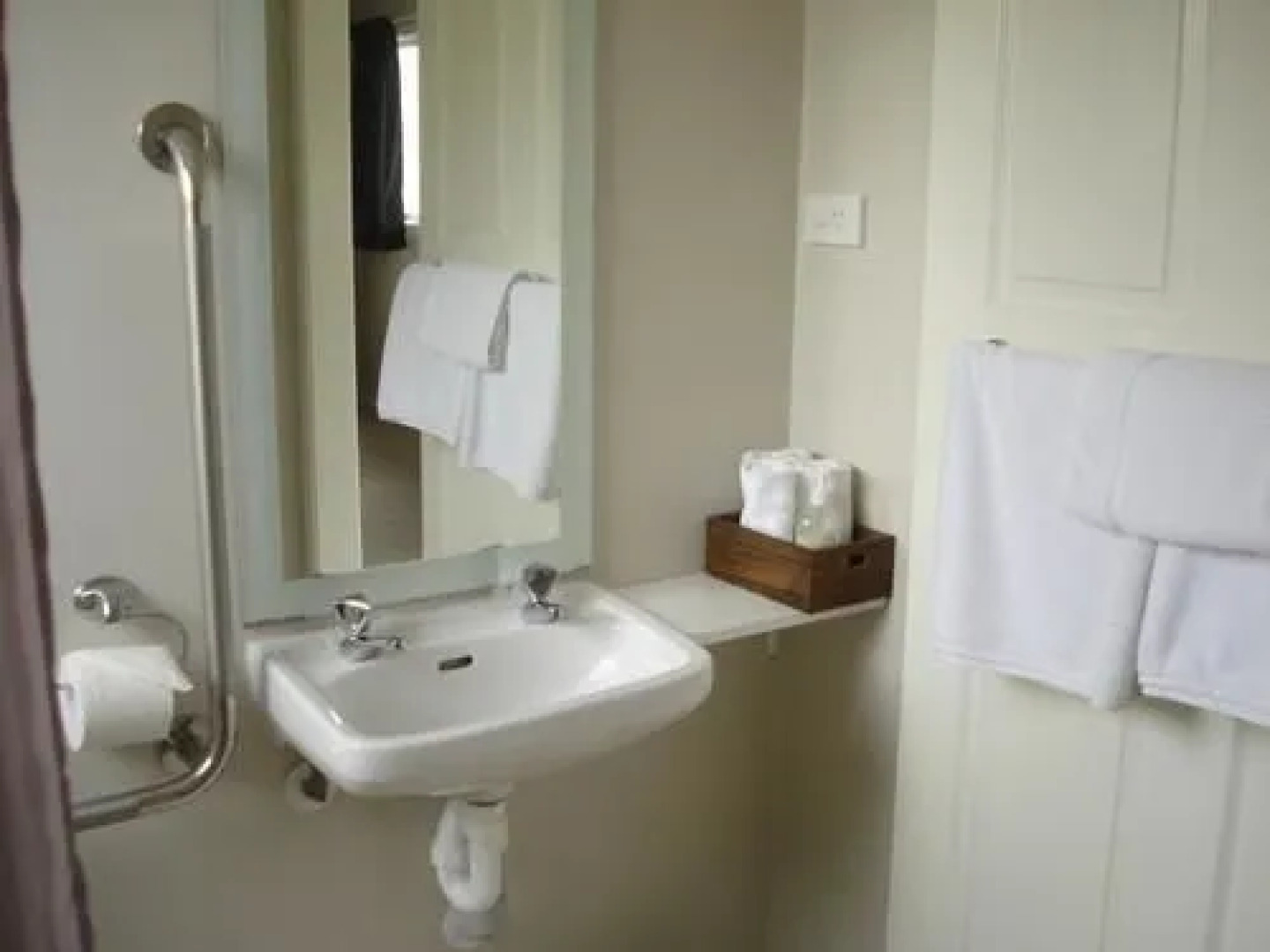 Colonial Cottage Motel