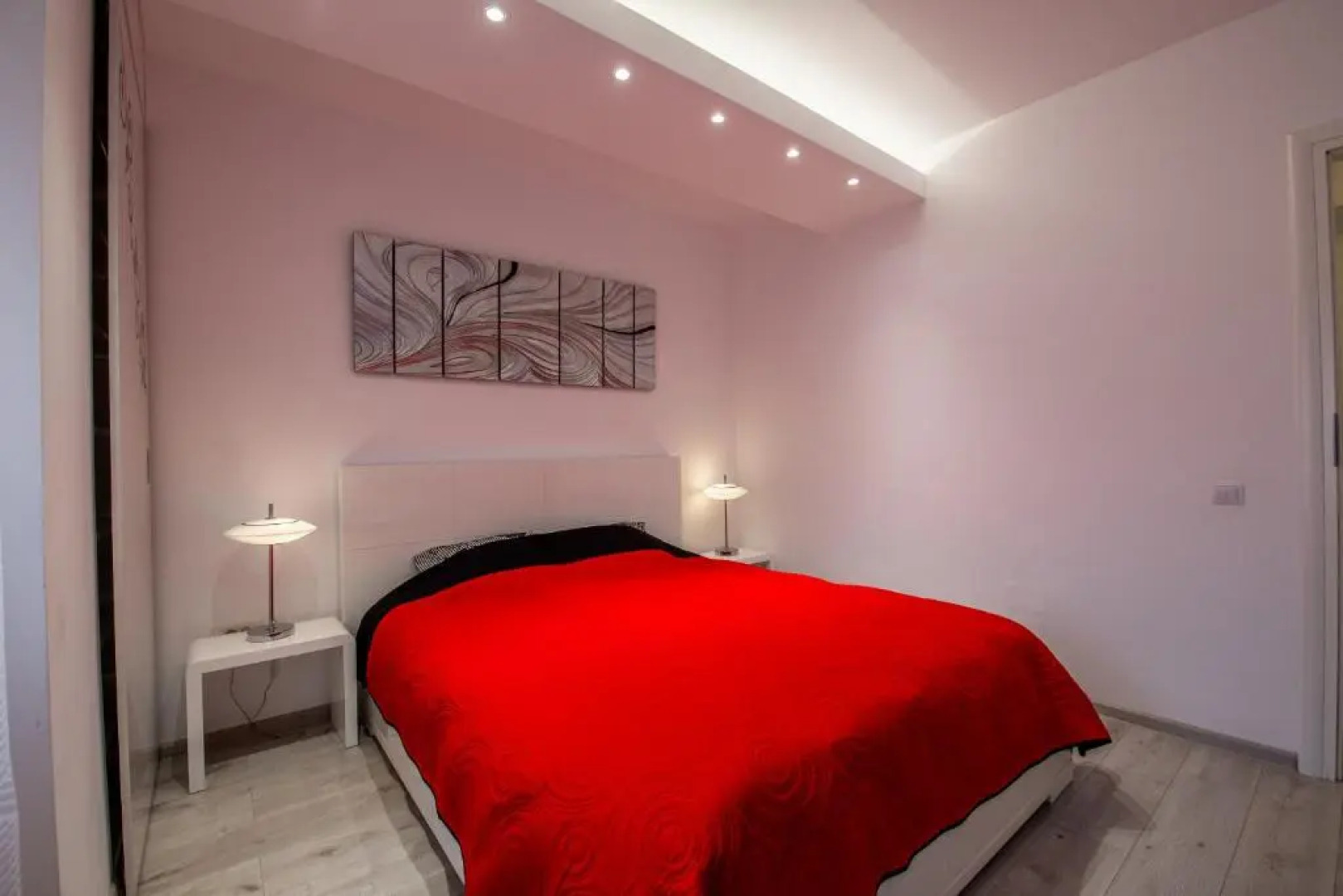 3 Room Luxury Residence Militari M2+3