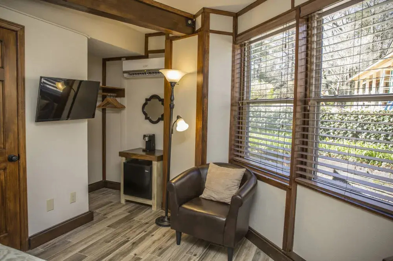 Woodlands Inn Of Sapphire Bed & Breakfast