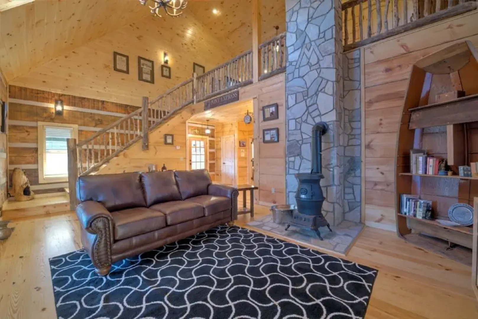 Pony Express - 2 Br Cabin