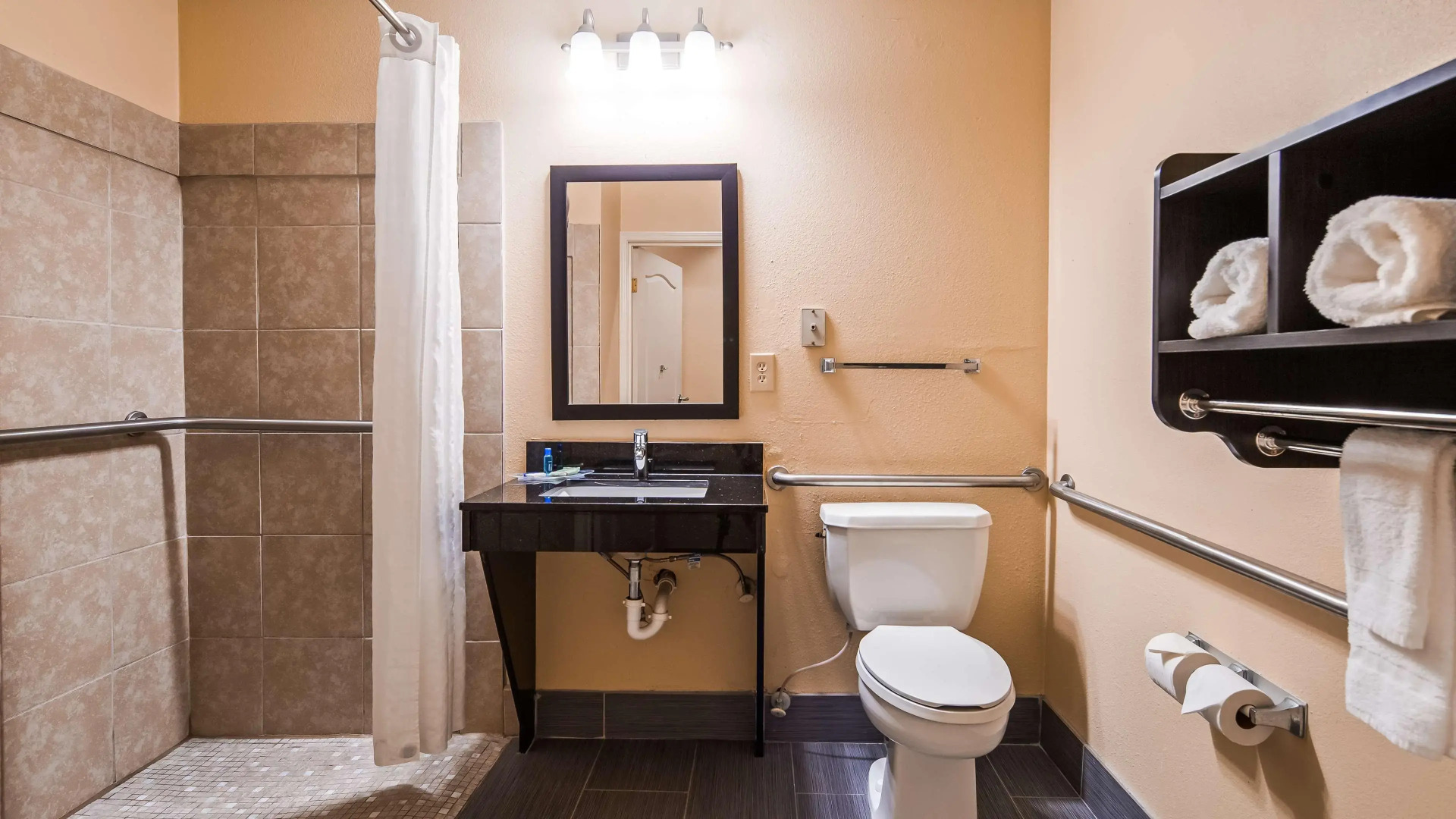 Best Western Bradbury Inn & Suites