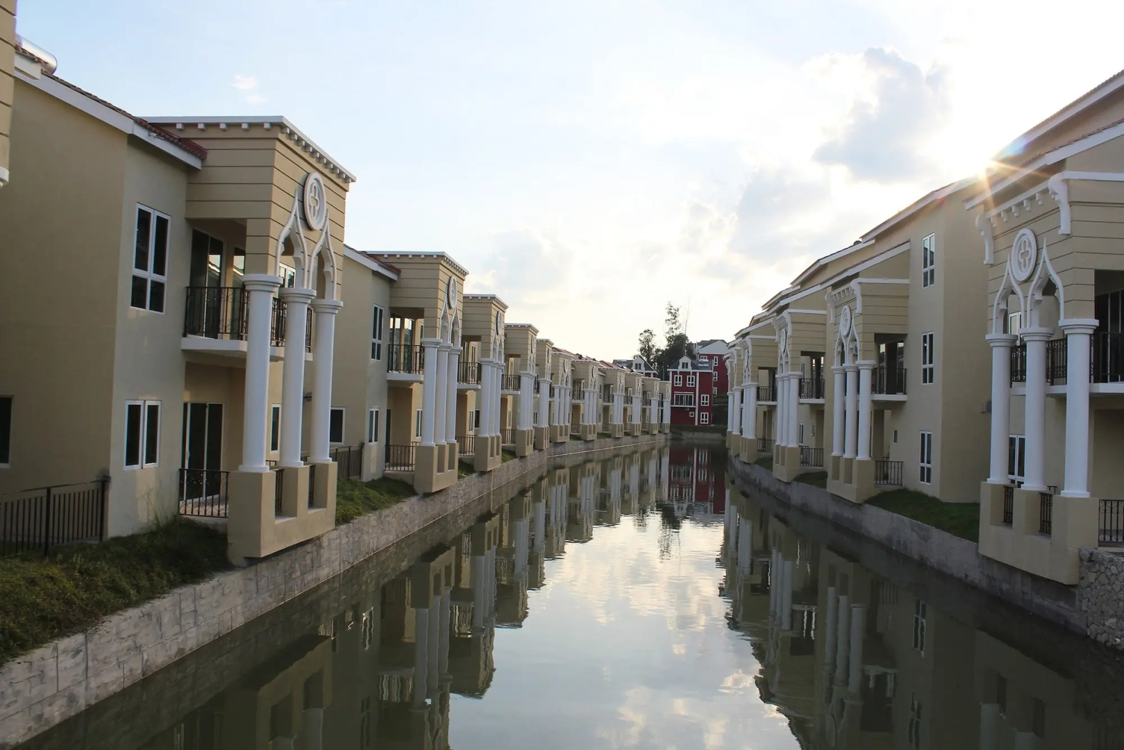 Everia Villas Resort