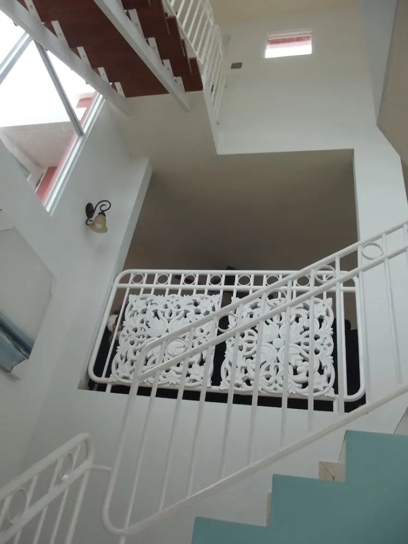 Beautiful Home At The Hill With Private Pool