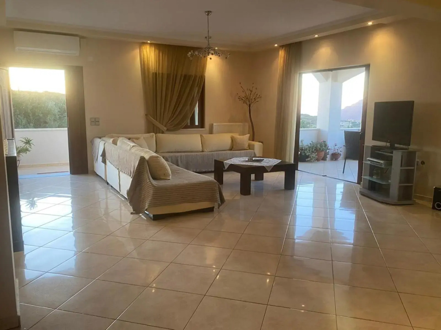 The high level Villa with amazing views 5'from falassarna!