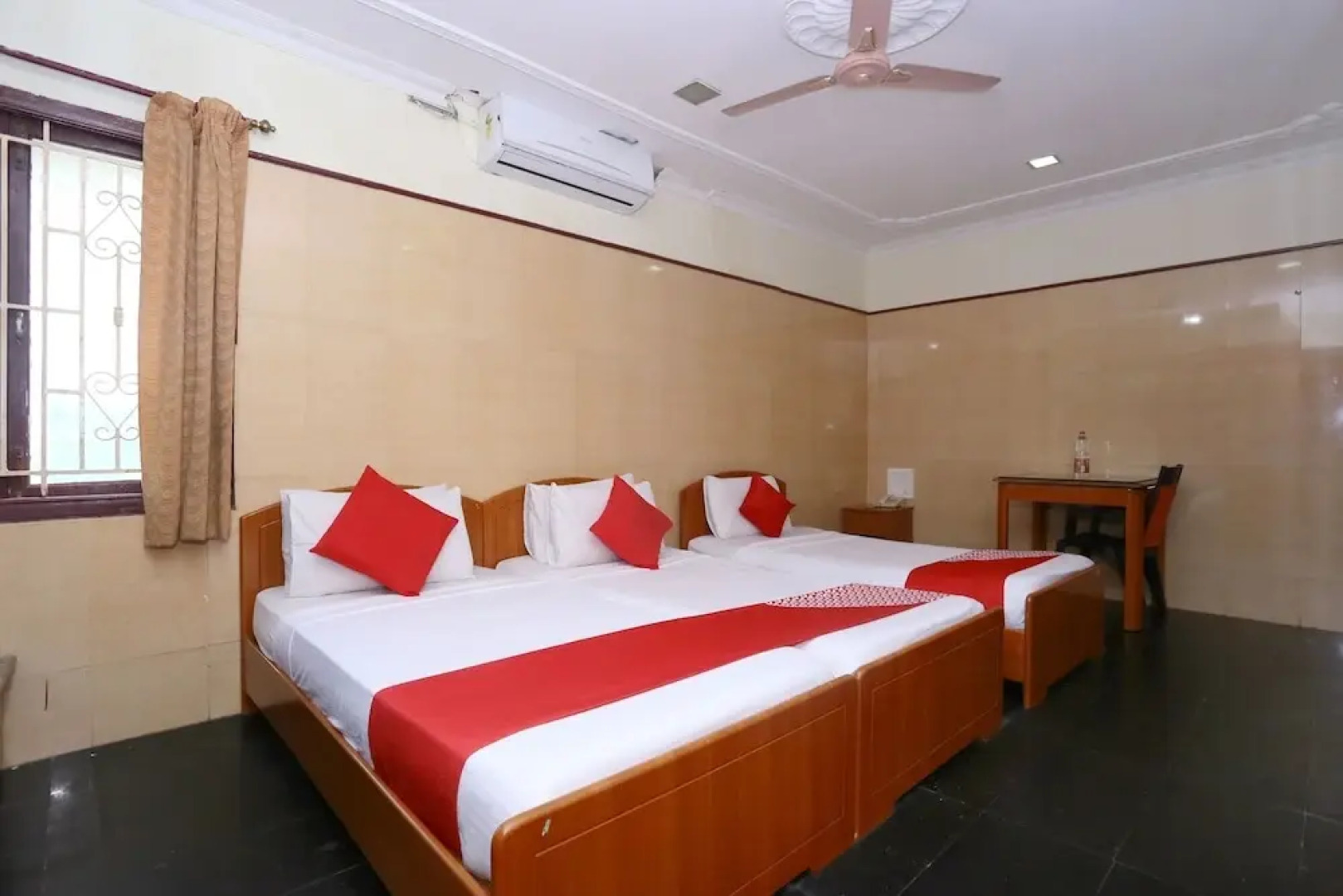 OYO 24347 Hotel Sunrise View