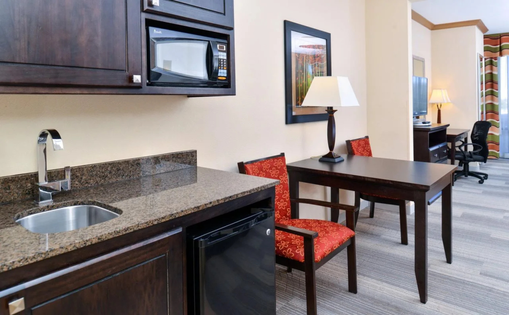 Holiday Inn Express Hotel & Suites Dallas South - Desoto by IHG