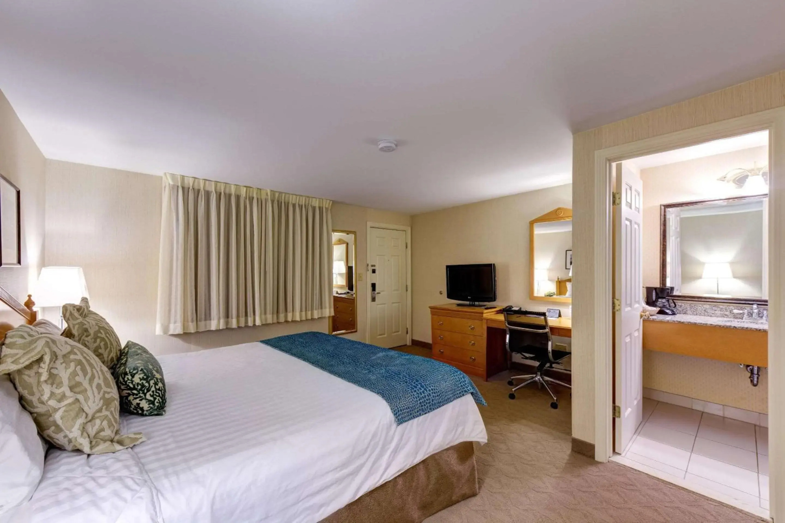 Port Inn and Suites Portsmouth, an Ascend Collection Hotel