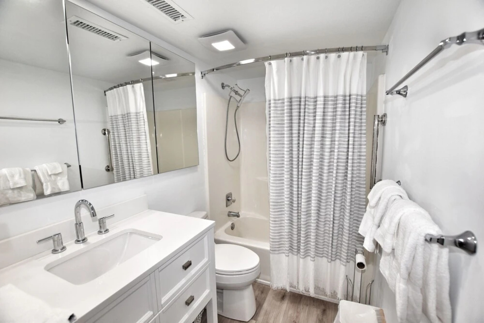 0607 Waters Edge Resort 1 Bedroom Condo by Redawning